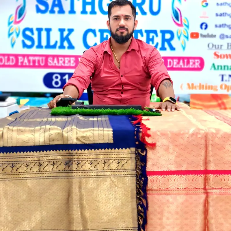 Second hand silk saree buyers in Chennai showing kanchipuram silk saree